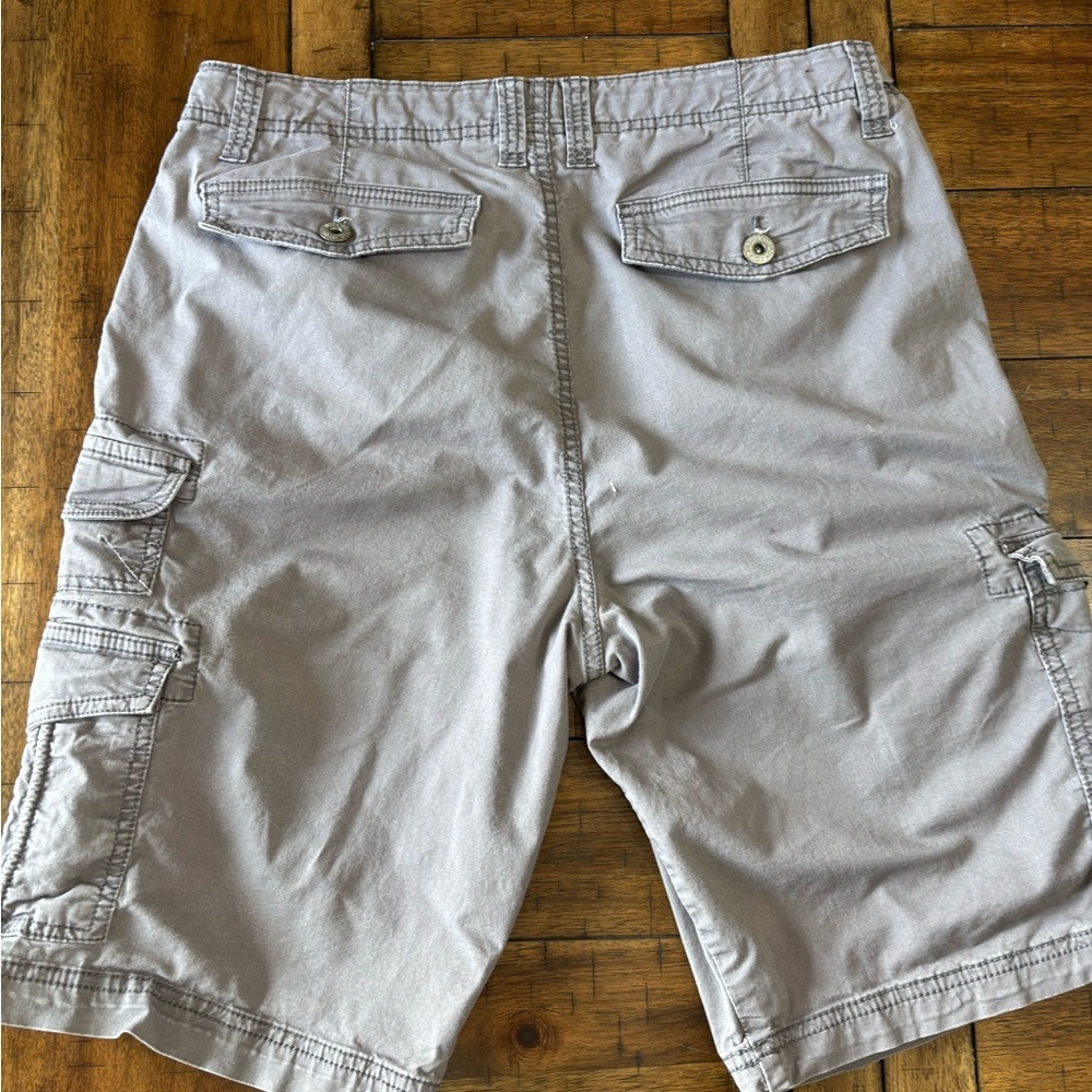 IRON CO. Men's Light Gray Cargo Shorts - Picture 6 of 7
